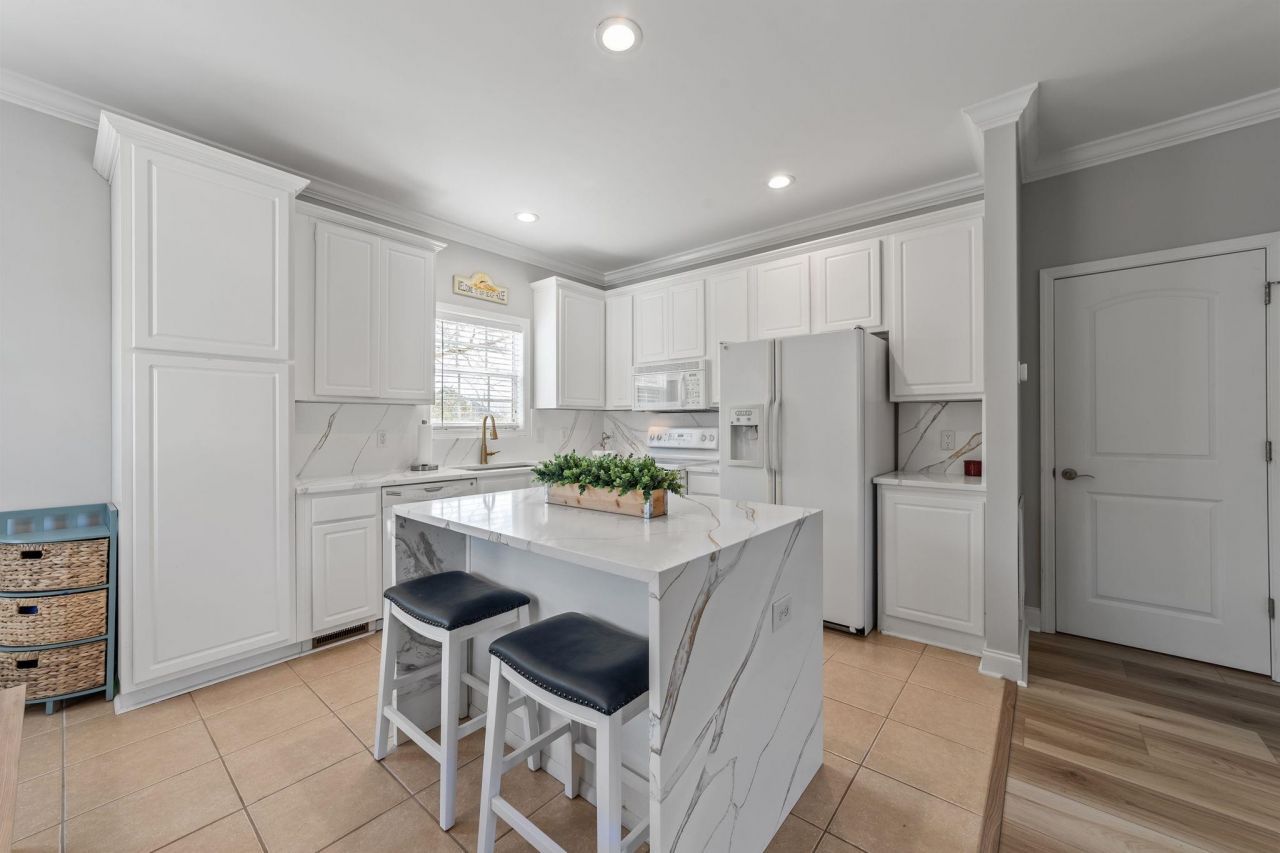 2009 Hillside Dr. S Photo 8