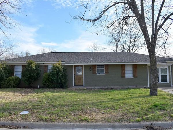 1207 E Fitzgerald Street, Bangs, TX 76823