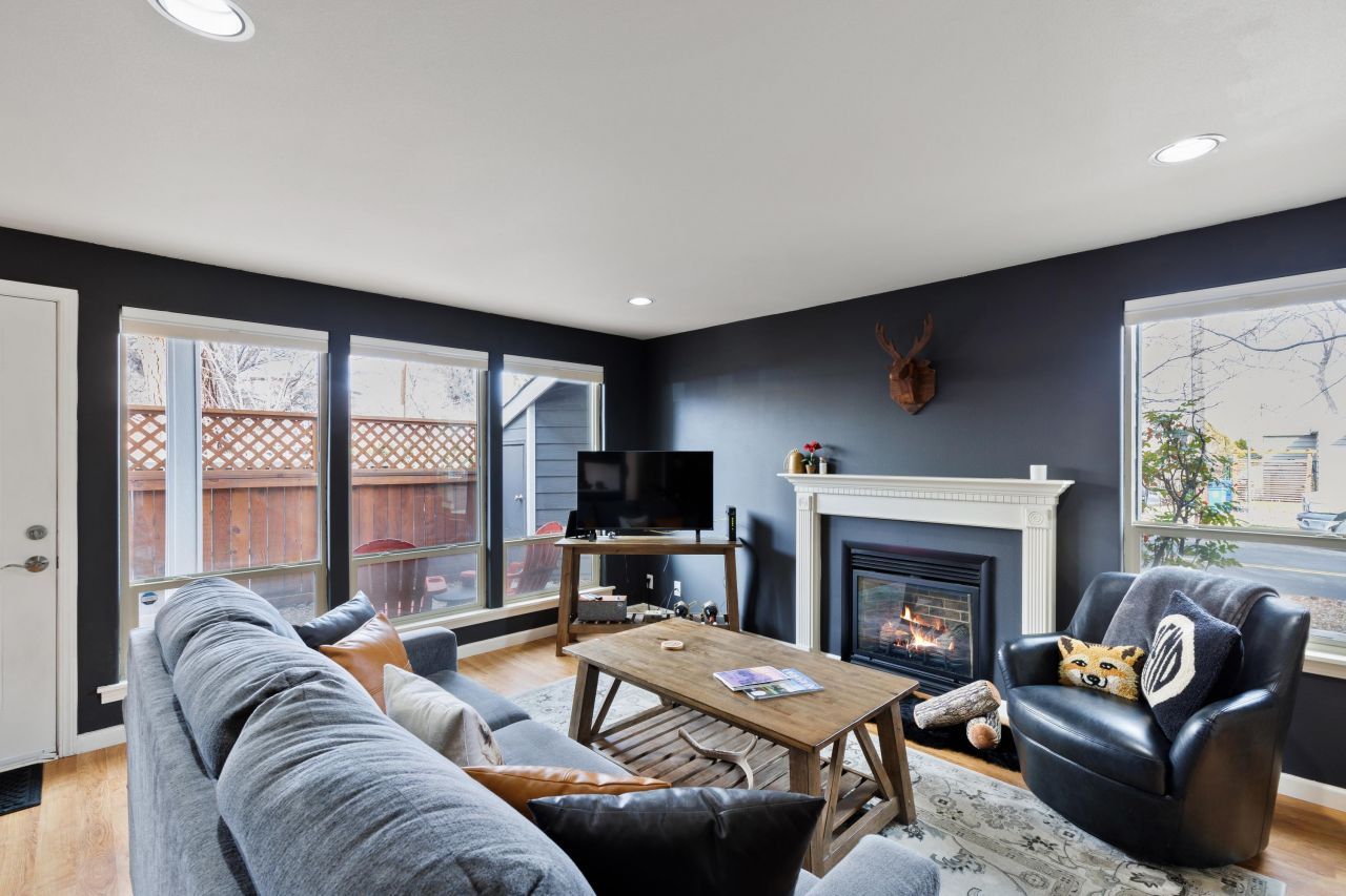 111 NW Hawthorne Avenue, Unit APT 1, Bend, OR 97703 Main Photo