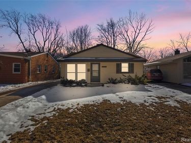 25037 Hopkins Street, Dearborn Heights, MI 48125