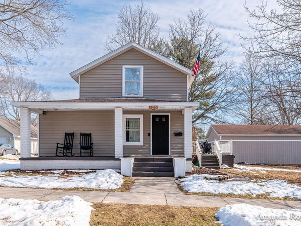 125 S Grove Street SE, Lowell, MI 49331