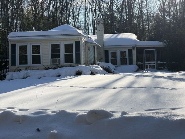 11 S Chesterfield Rd, Goshen, MA 01032