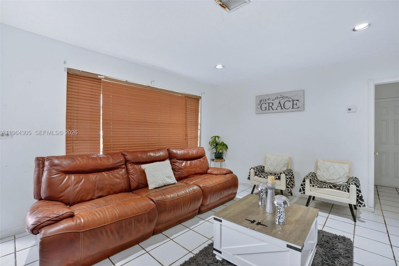 1110 NE 204th Ter, Miami, FL 33179 Photo