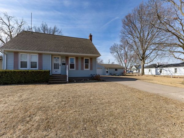 617 3rd Avenue, Camanche, IA 52730