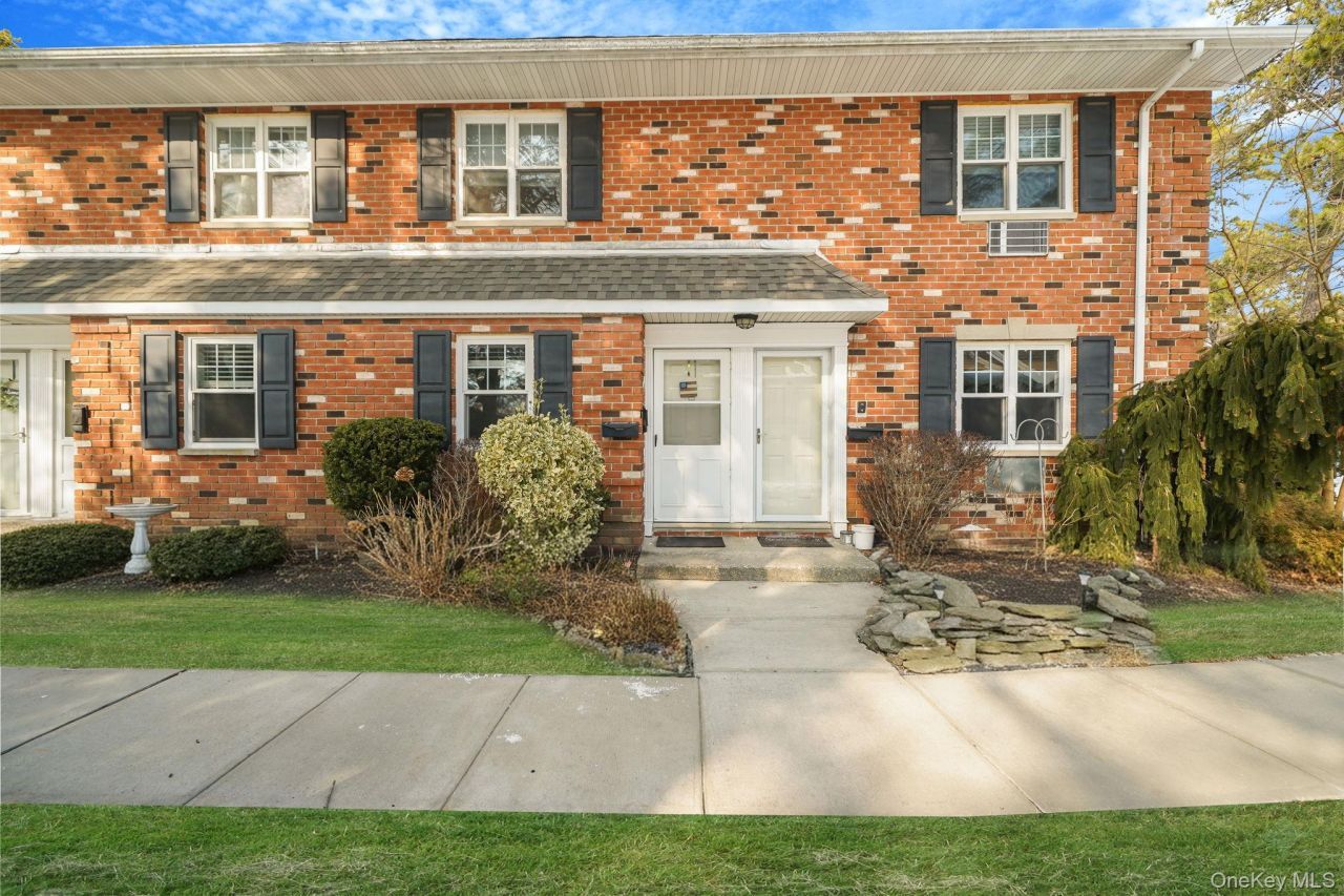 14 Glen Hollow Drive, Unit E2, Holtsville, NY 11742 Main Photo