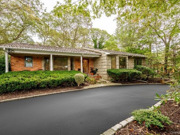 54 Farmington Lane, Melville, NY 11747
