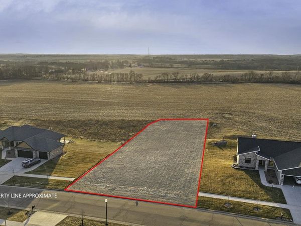 2019 Arbor Ridge Way, Janesville, WI 53548