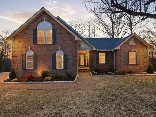 828 W Nocturne Dr, Nashville, TN 37207