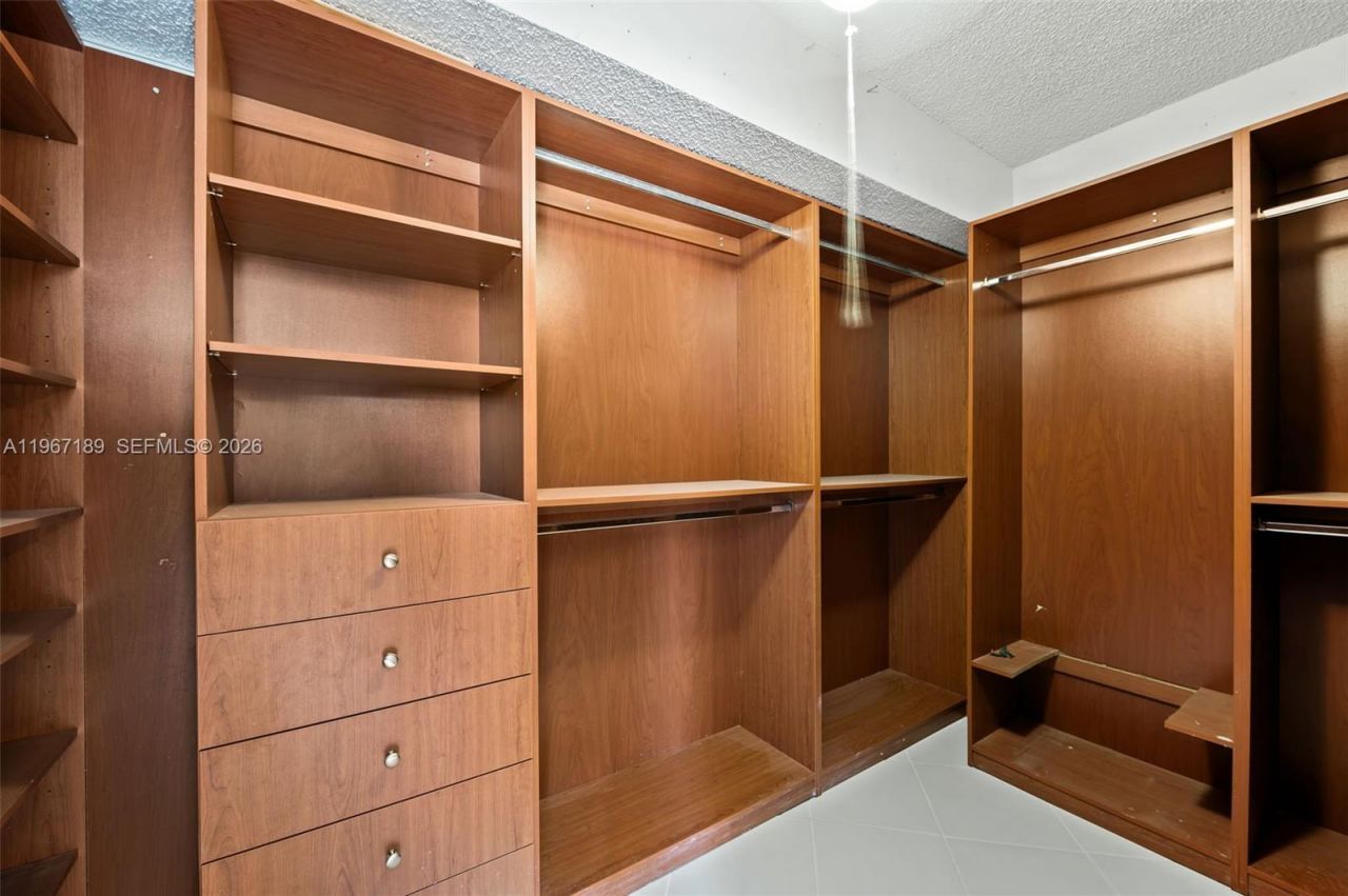 8100 Byron Ave, Unit 303, Miami Beach, FL 33141 Photo