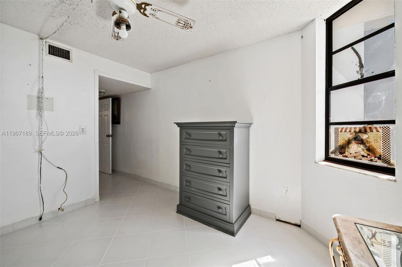 8100 Byron Ave, Unit 303, Miami Beach, FL 33141 Photo