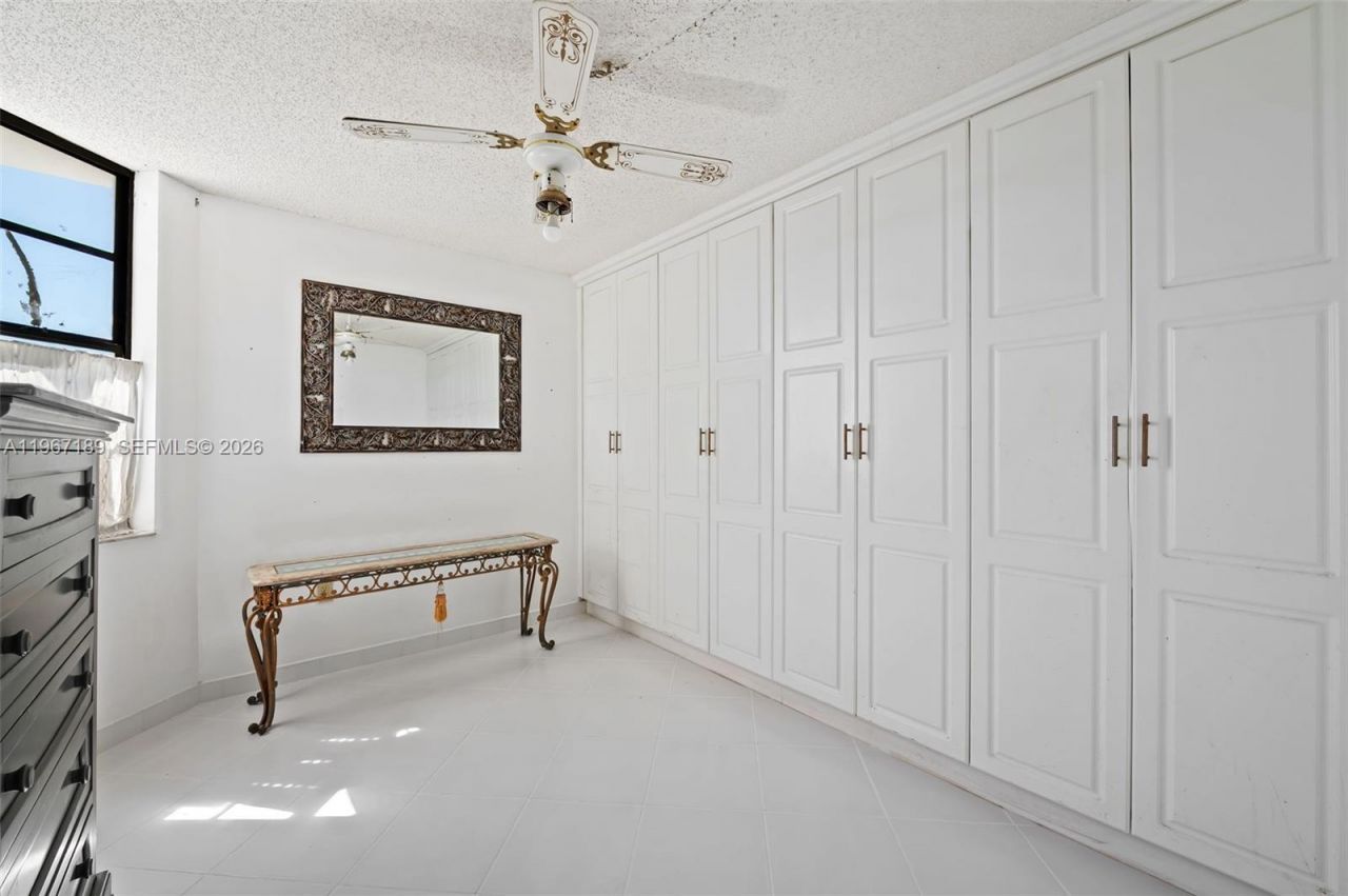 8100 Byron Ave, Unit 303, Miami Beach, FL 33141 Photo