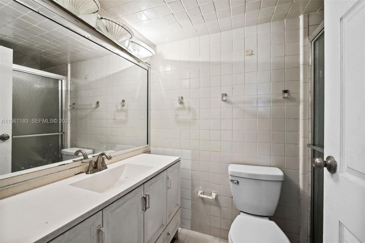 8100 Byron Ave, Unit 303, Miami Beach, FL 33141 Photo