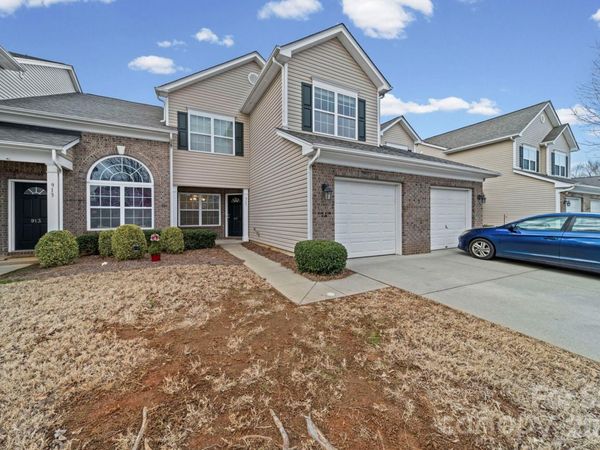 917 Standen Place Court, Pineville, NC 28134