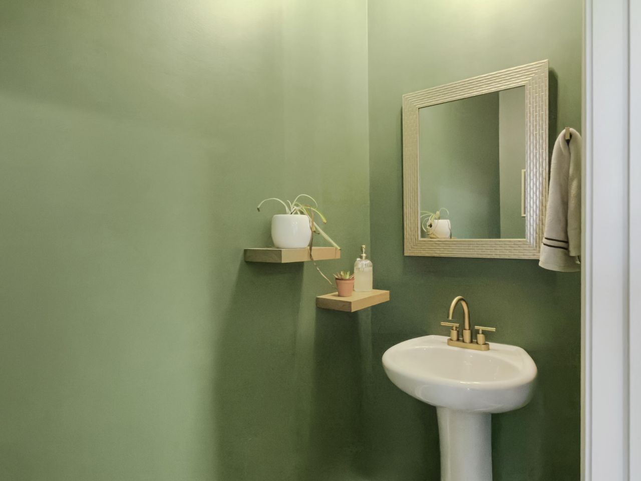 298 Watersglen Drive Photo 11