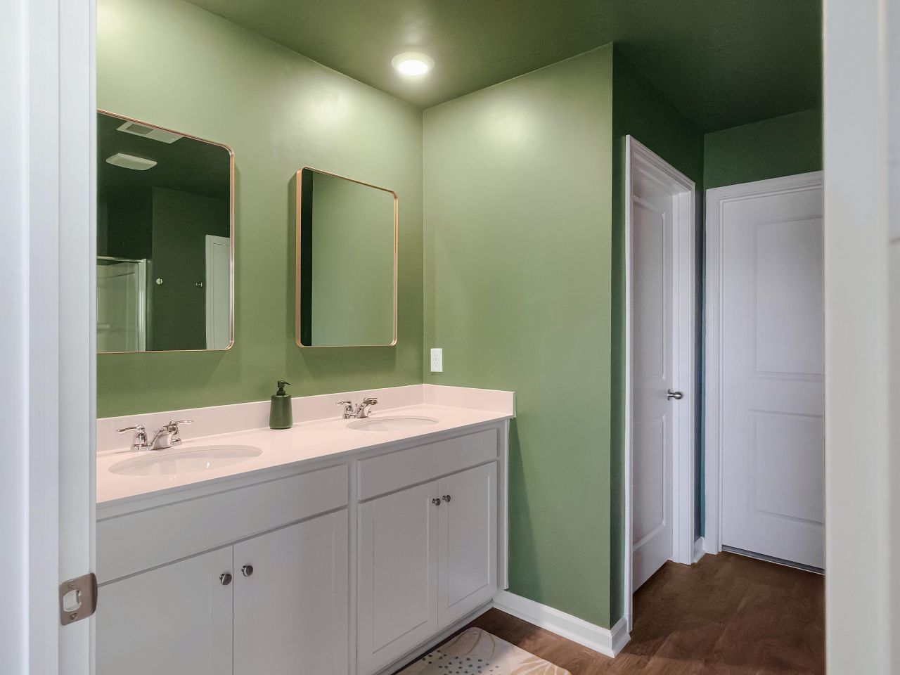 298 Watersglen Drive Photo 14