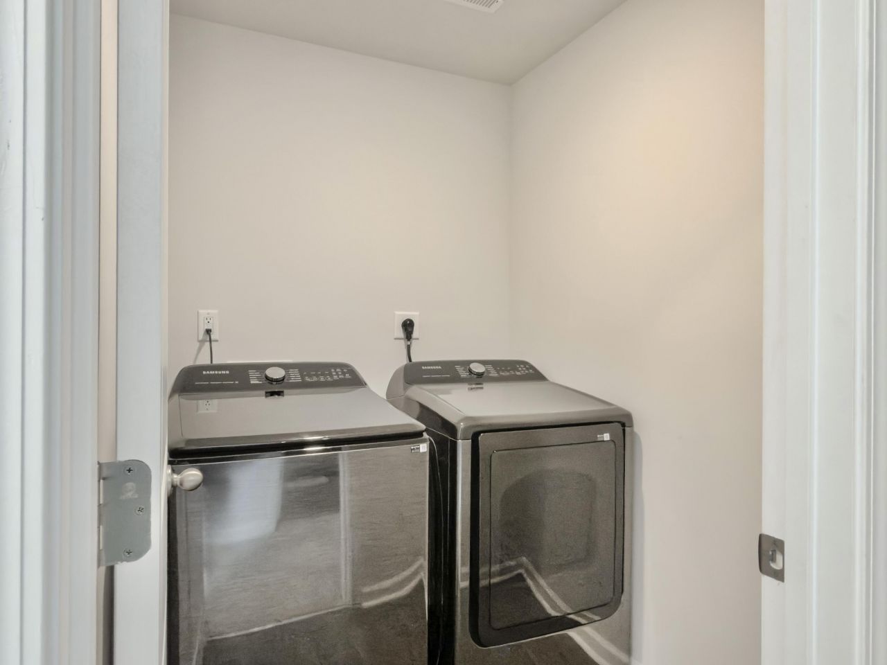 298 Watersglen Drive Photo 16