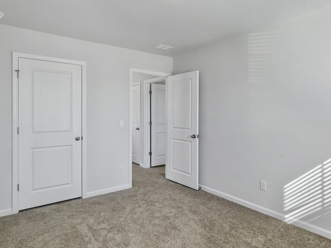 298 Watersglen Drive Photo 20