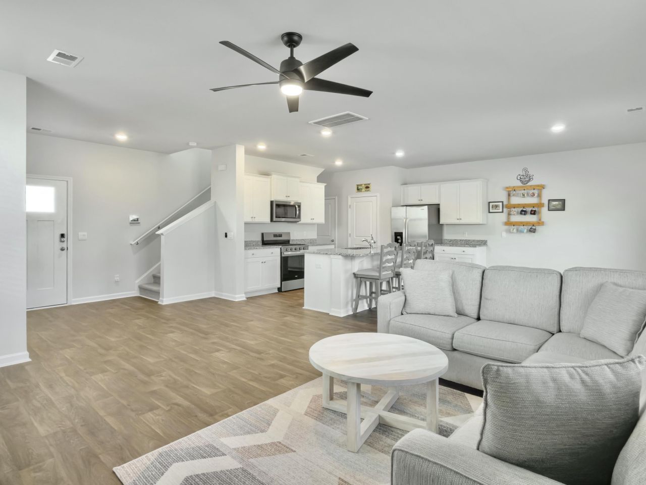 298 Watersglen Drive Photo 6