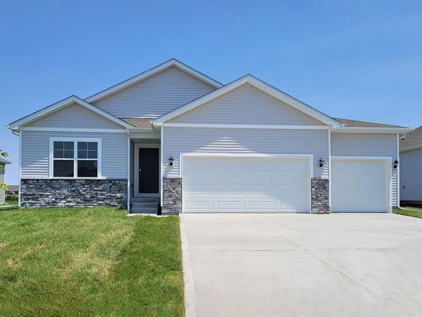 939 Hillside Place, Polk City, IA 50226