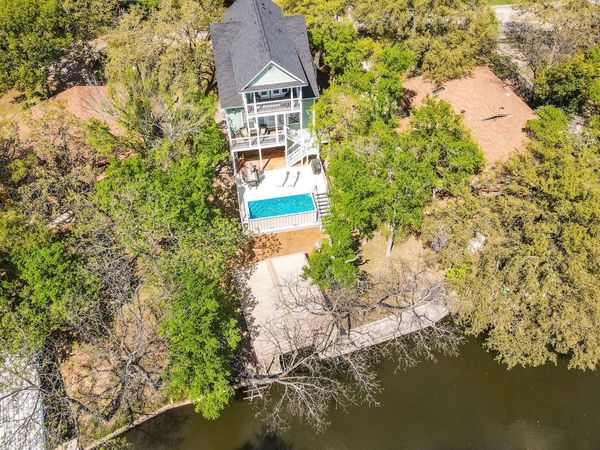 1943 Glencove DR, Kingsland, TX 78639