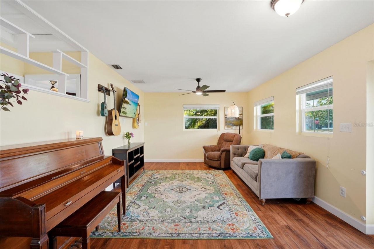 5517 Pershing Street Ne, Saint Petersburg, FL 33703 Photo