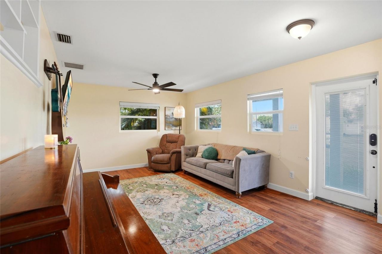 5517 Pershing Street Ne, Saint Petersburg, FL 33703 Photo