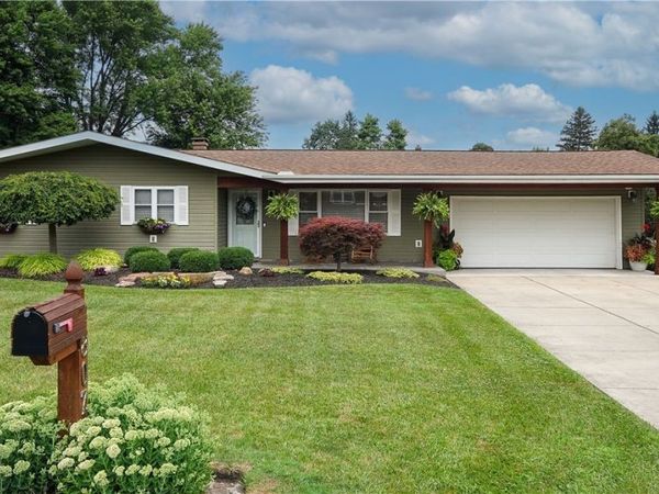 8075 Crestwood Drive, Garrettsville, OH 44231