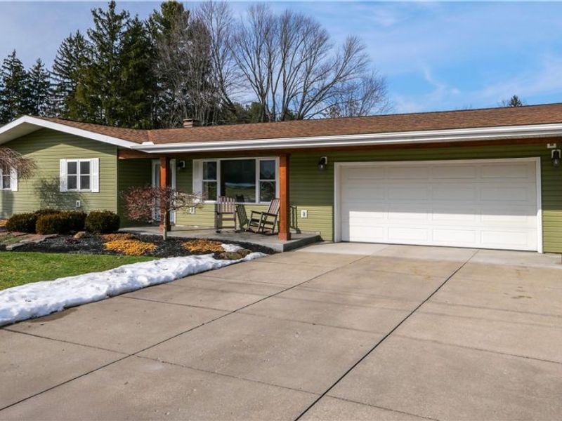 8075 Crestwood Drive, Garrettsville, OH 44231 Photo 2