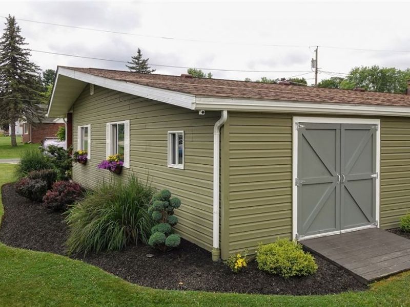 8075 Crestwood Drive, Garrettsville, OH 44231 Photo 5