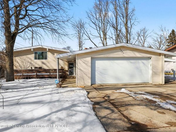 2924 Woodview Drive, Lansing, MI 48911