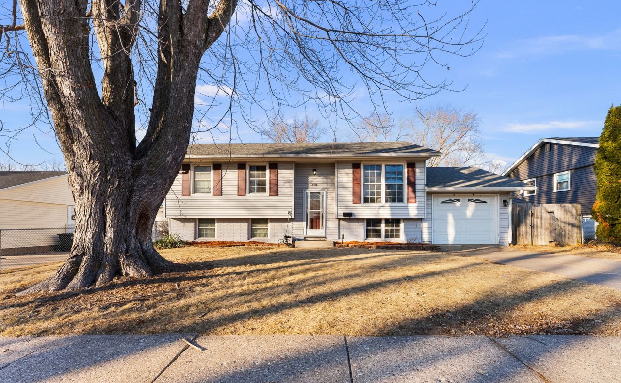 3518 W Columbia Avenue, Davenport, IA 50804 Main Photo