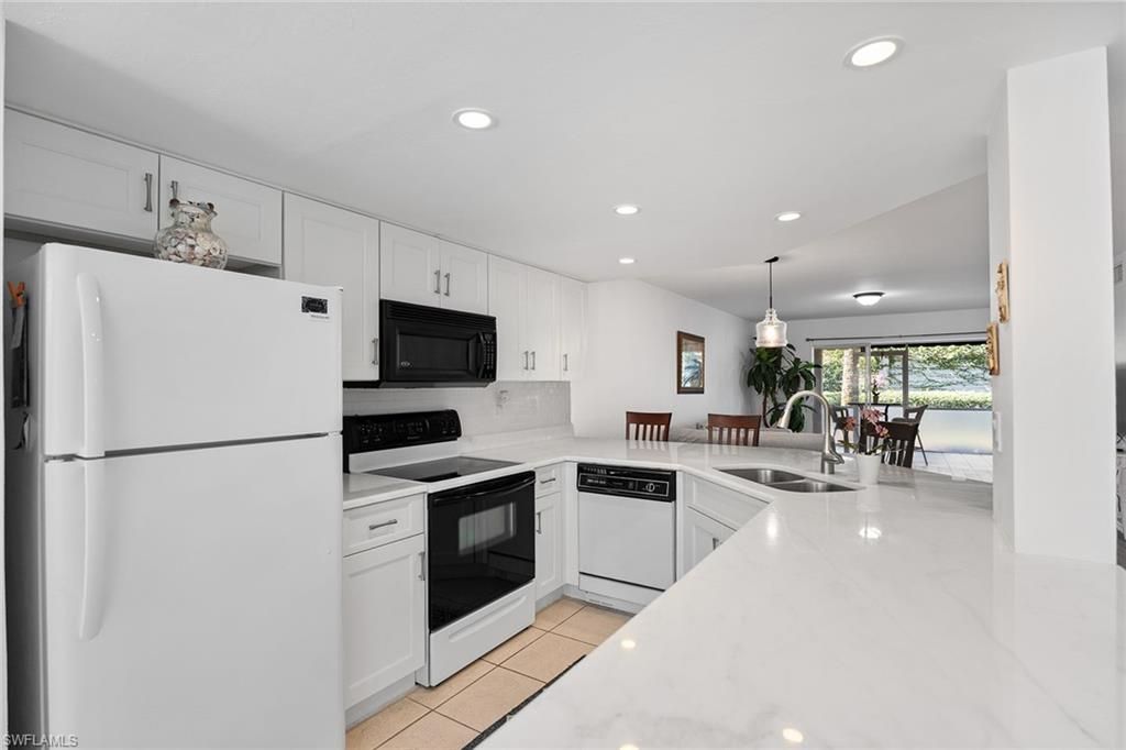 821 Gulf Pavilion Dr, Unit 106, Naples, FL 34108 Photo