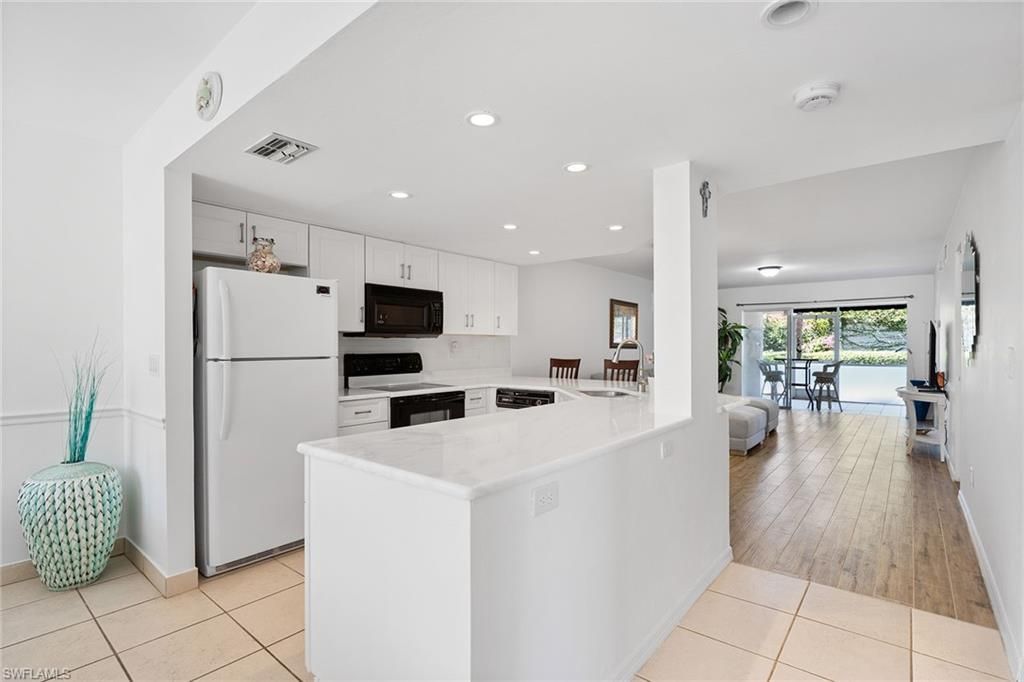 821 Gulf Pavilion Dr, Unit 106, Naples, FL 34108 Photo