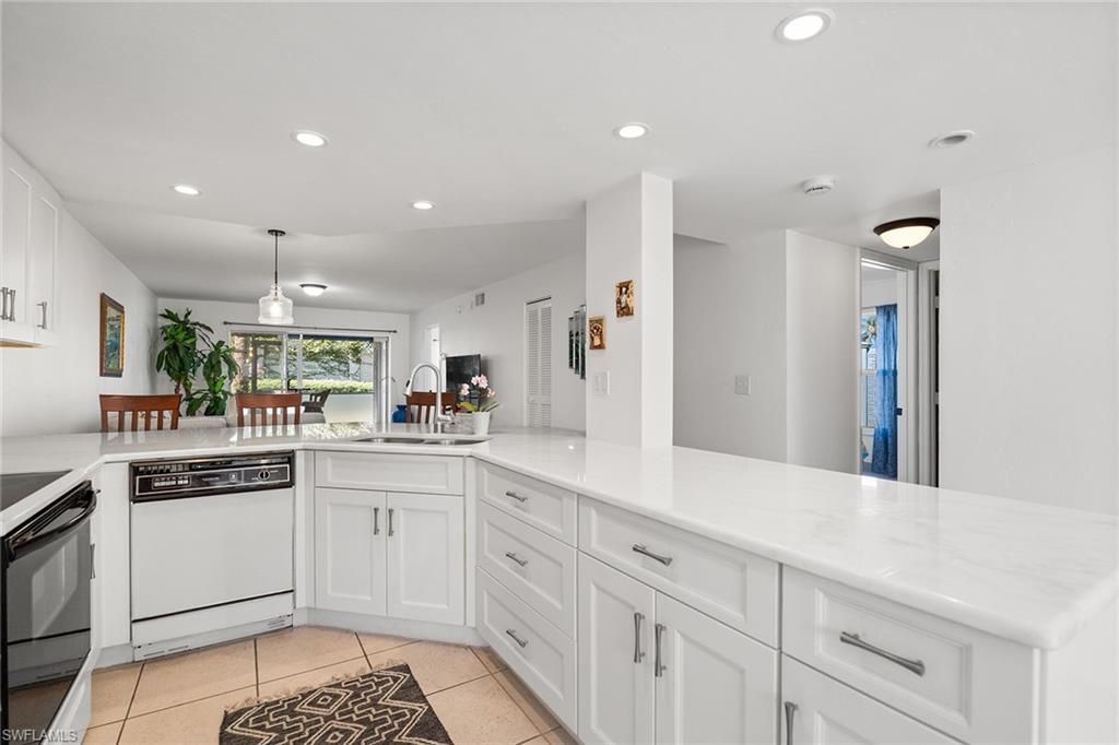 821 Gulf Pavilion Dr, Unit 106, Naples, FL 34108 Photo