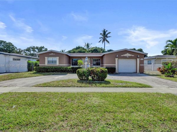 4966 NW 39th St, Lauderdale Lakes, FL 33319