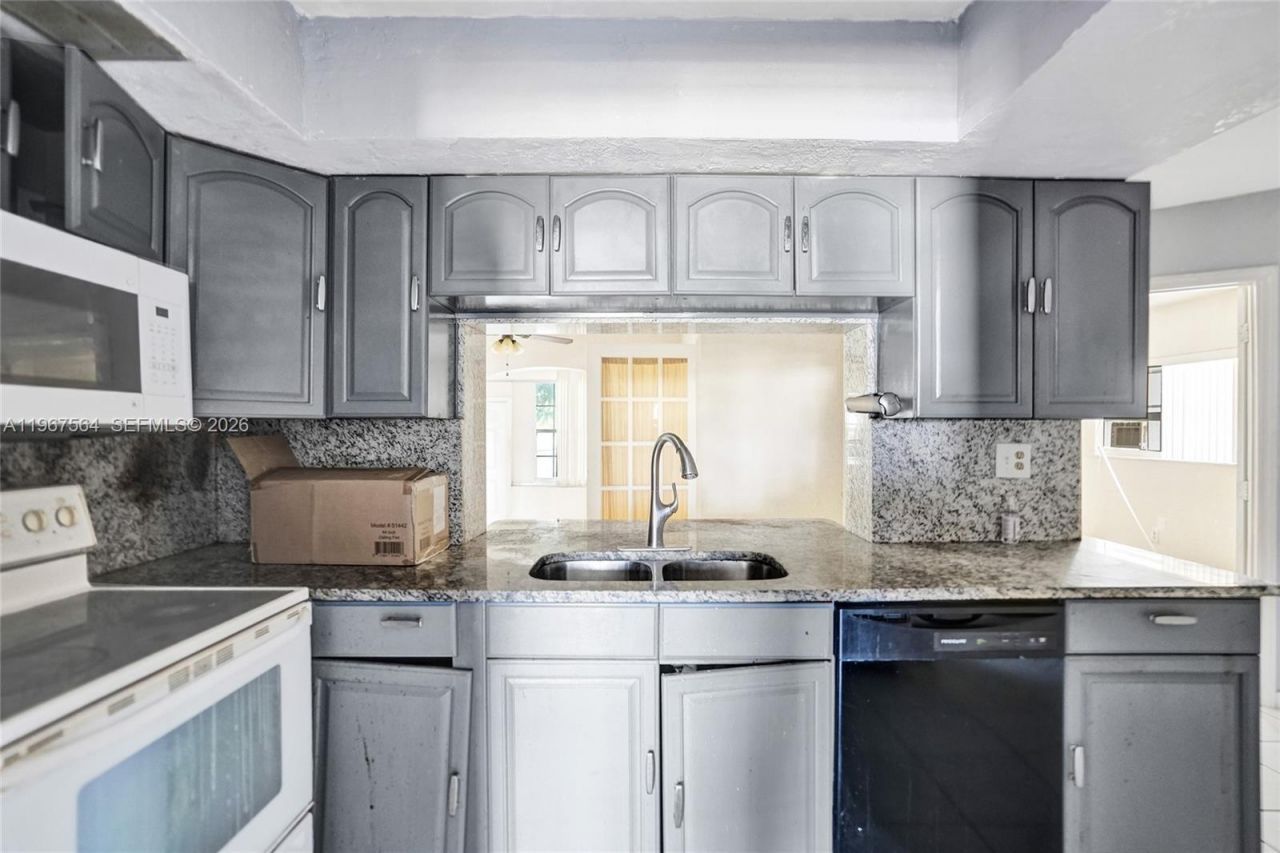 4966 NW 39th St, Lauderdale Lakes, FL 33319 Photo