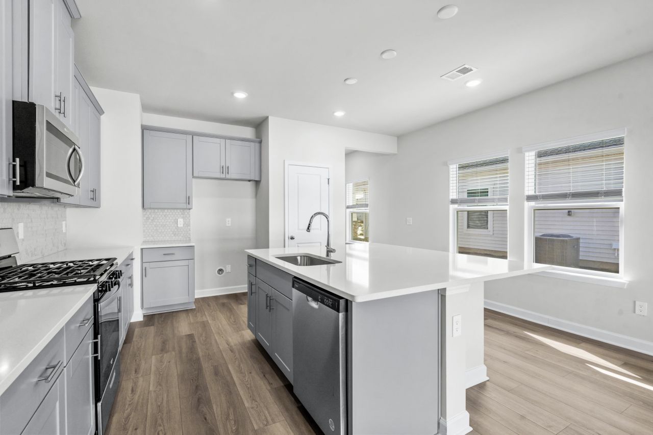 8227 Essence Dr. Photo 8