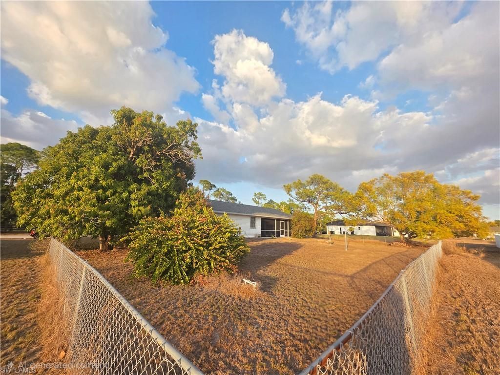 518 Jacaranda Pkwy E, Cape Coral, FL 33909 Photo