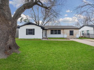 8842 Donnybrook Lane, Dallas, TX 75217