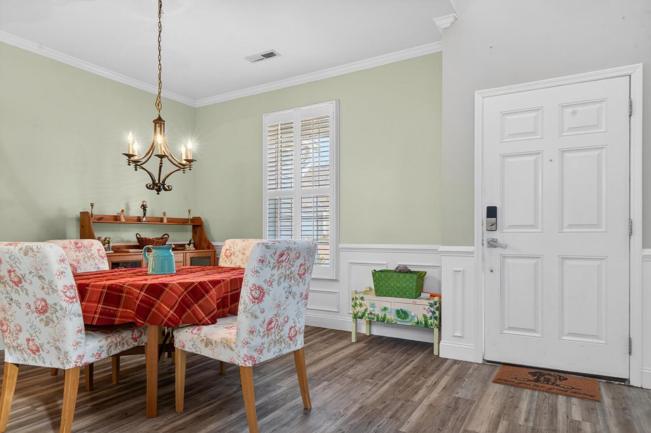 9430 Ayscough Road Photo 10