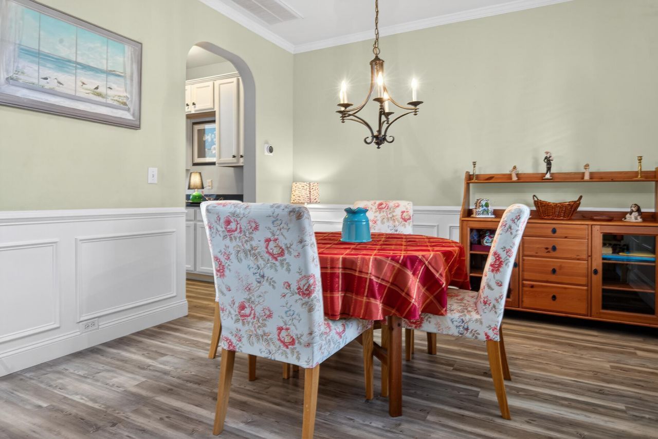 9430 Ayscough Road Photo 11