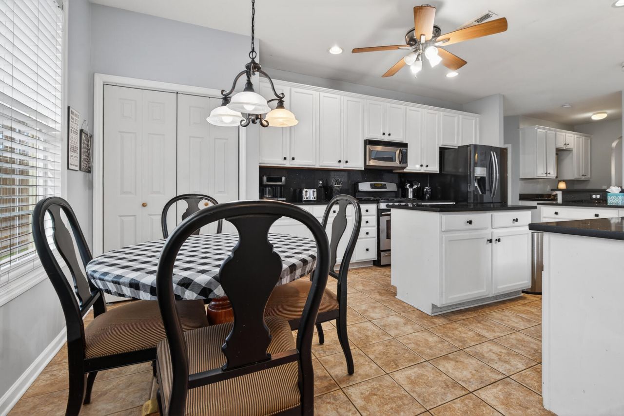 9430 Ayscough Road Photo 19