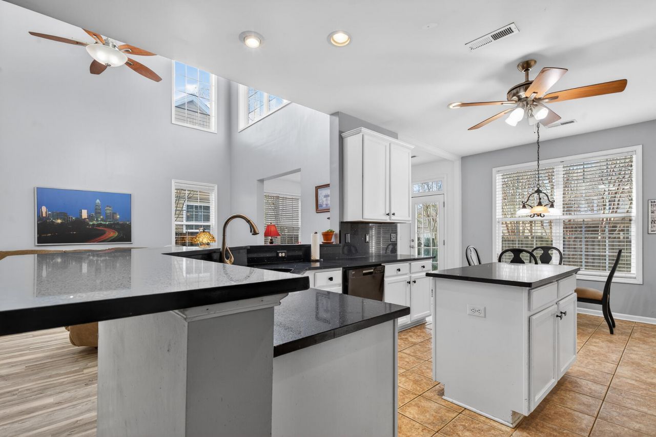 9430 Ayscough Road Photo 23