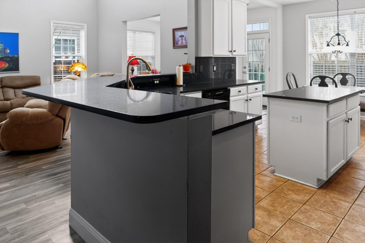 9430 Ayscough Road Photo 24