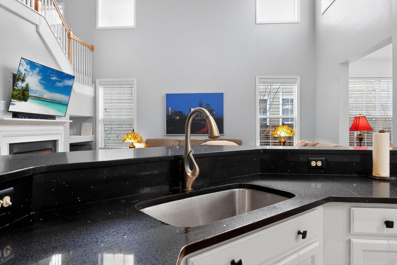 9430 Ayscough Road Photo 27