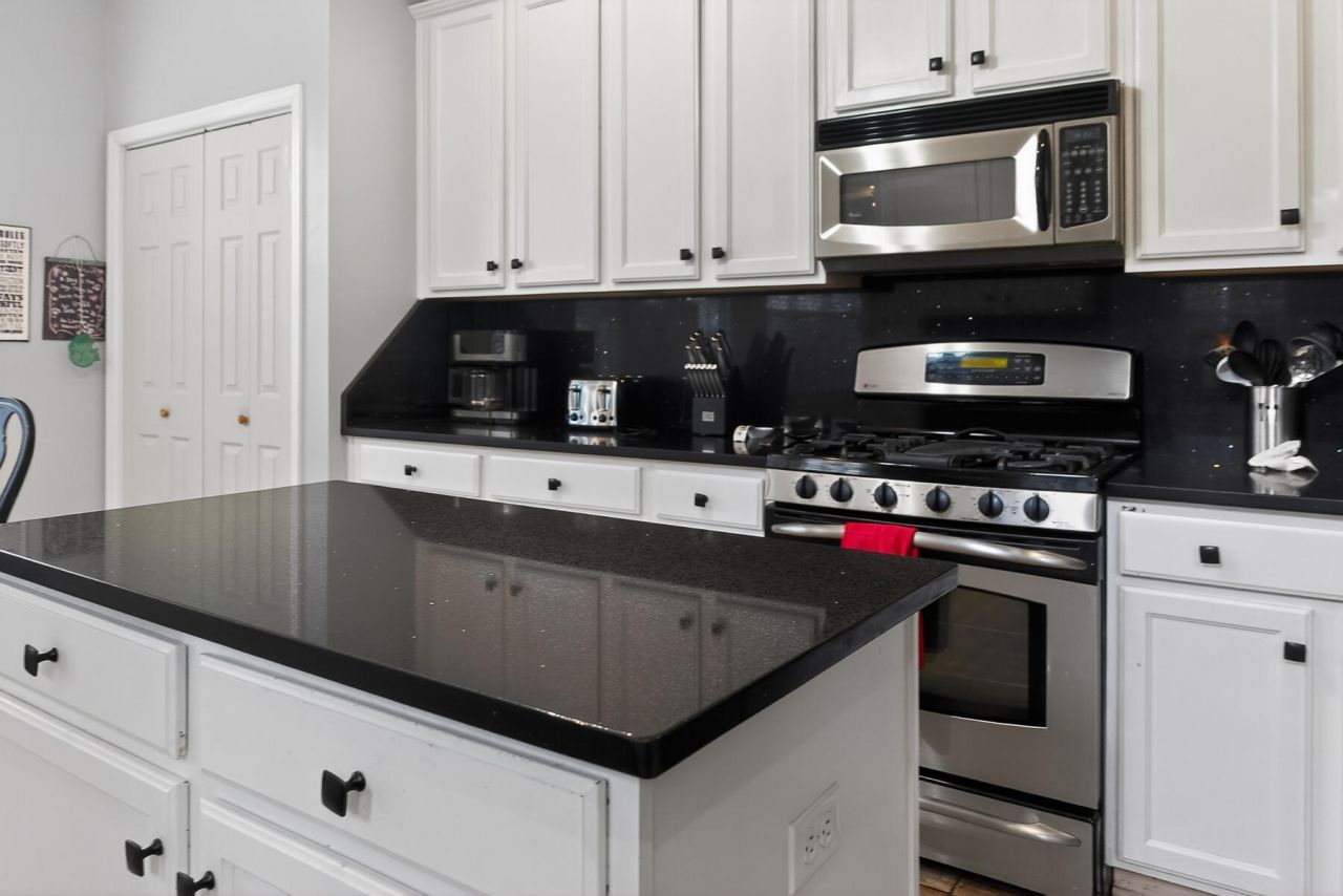 9430 Ayscough Road Photo 28