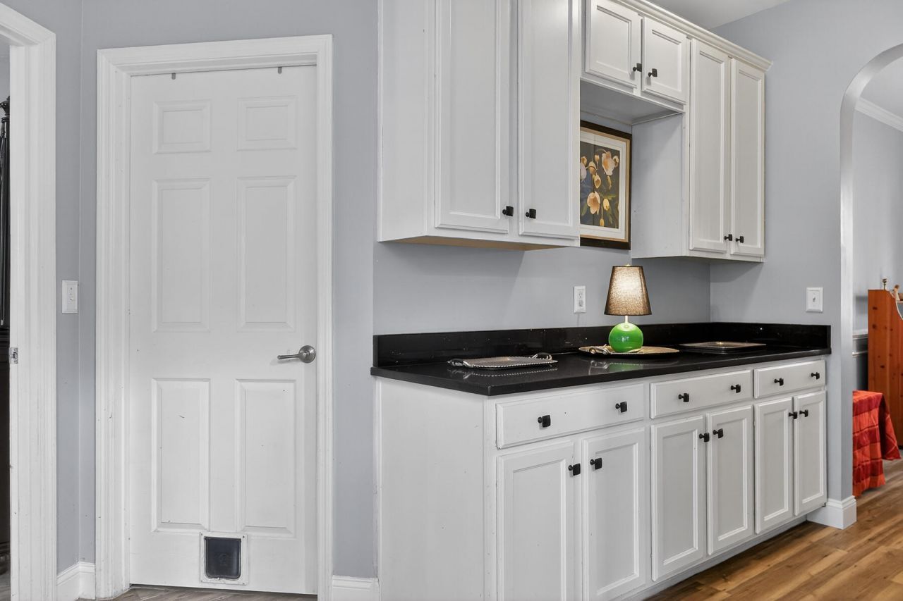 9430 Ayscough Road Photo 32