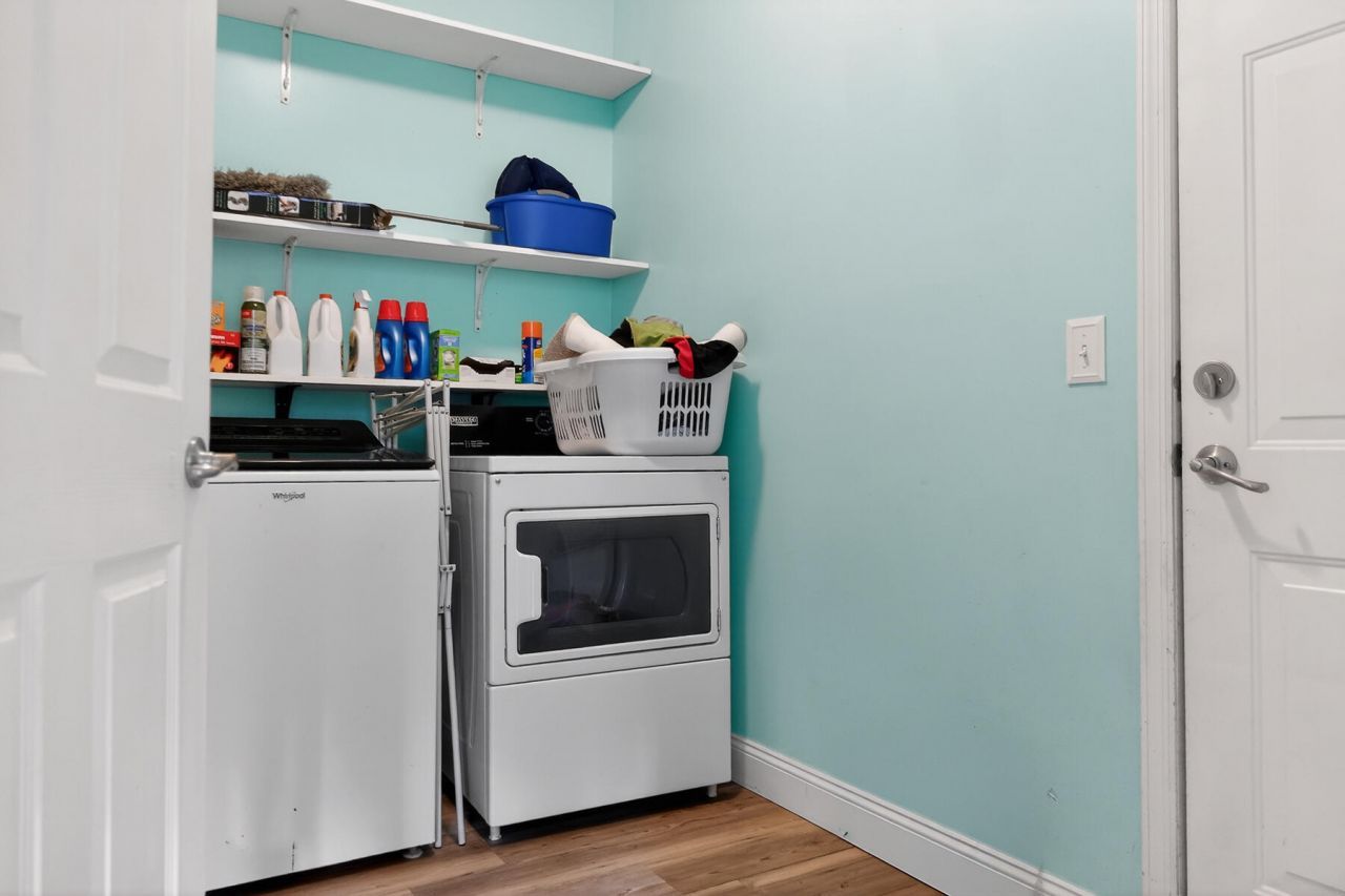 9430 Ayscough Road Photo 35