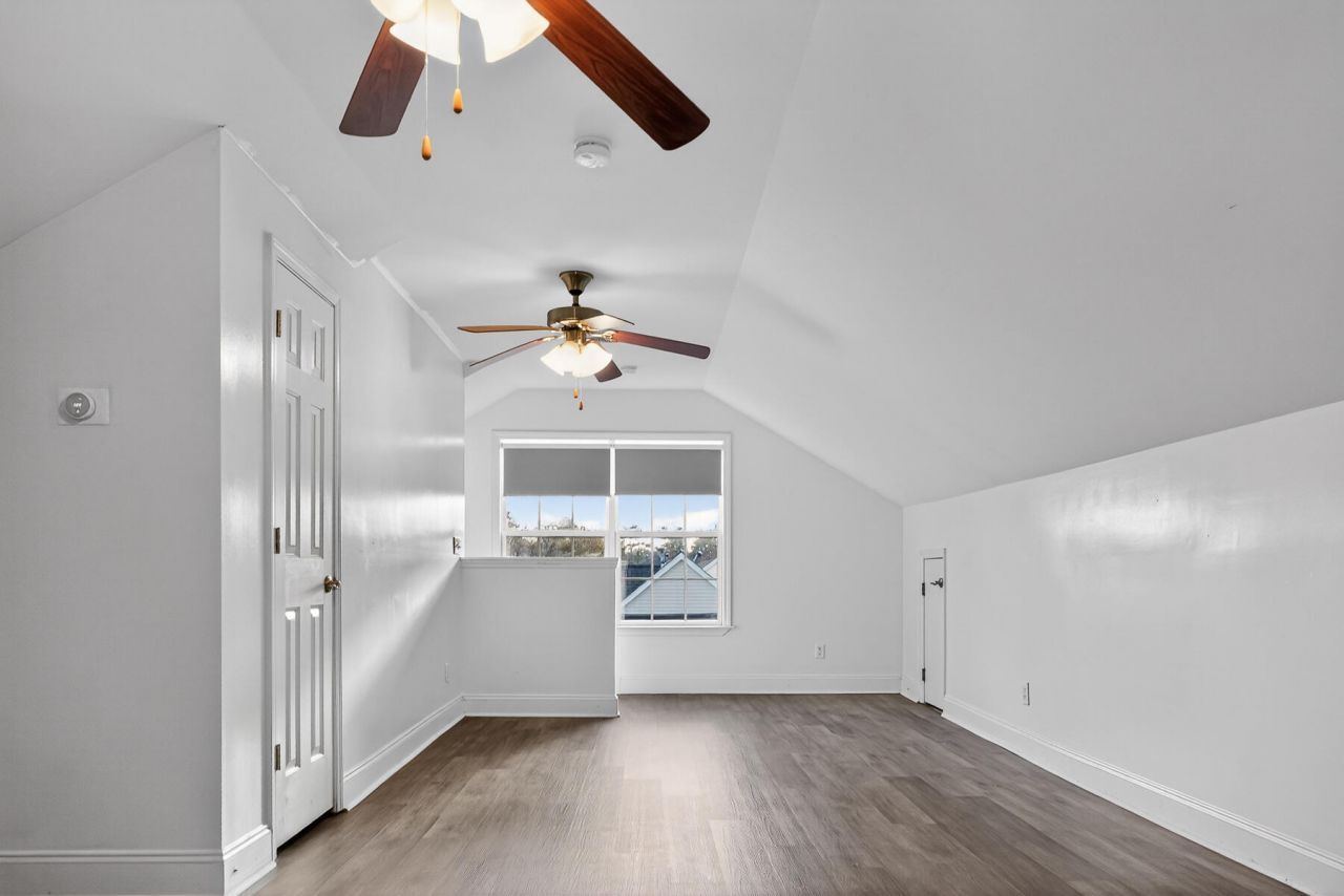 9430 Ayscough Road Photo 53