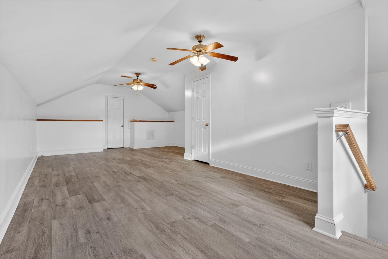 9430 Ayscough Road Photo 58